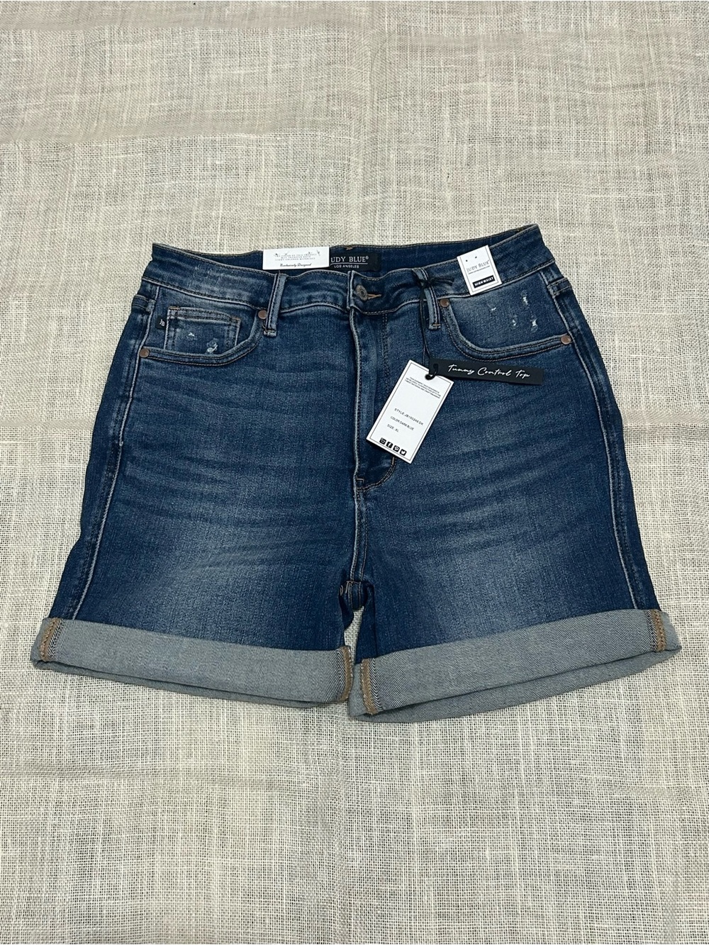 Judy Blue Jean Shorts Women's Size XL Blue Denim Mid Rise
Cuffed Zip Fly NWT